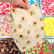Load image into Gallery viewer, bees and daisies party paper cake loot favour bags