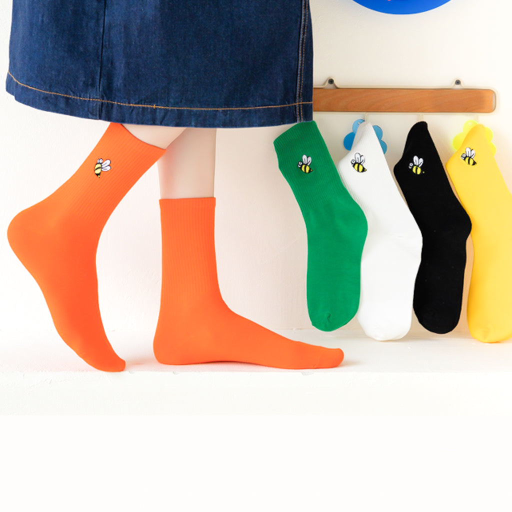 Pack of 5 pairs of solid multi colours women socks with bee embroidery detail