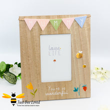 Load image into Gallery viewer, Mummy bee wood photo frame 6x4&quot;