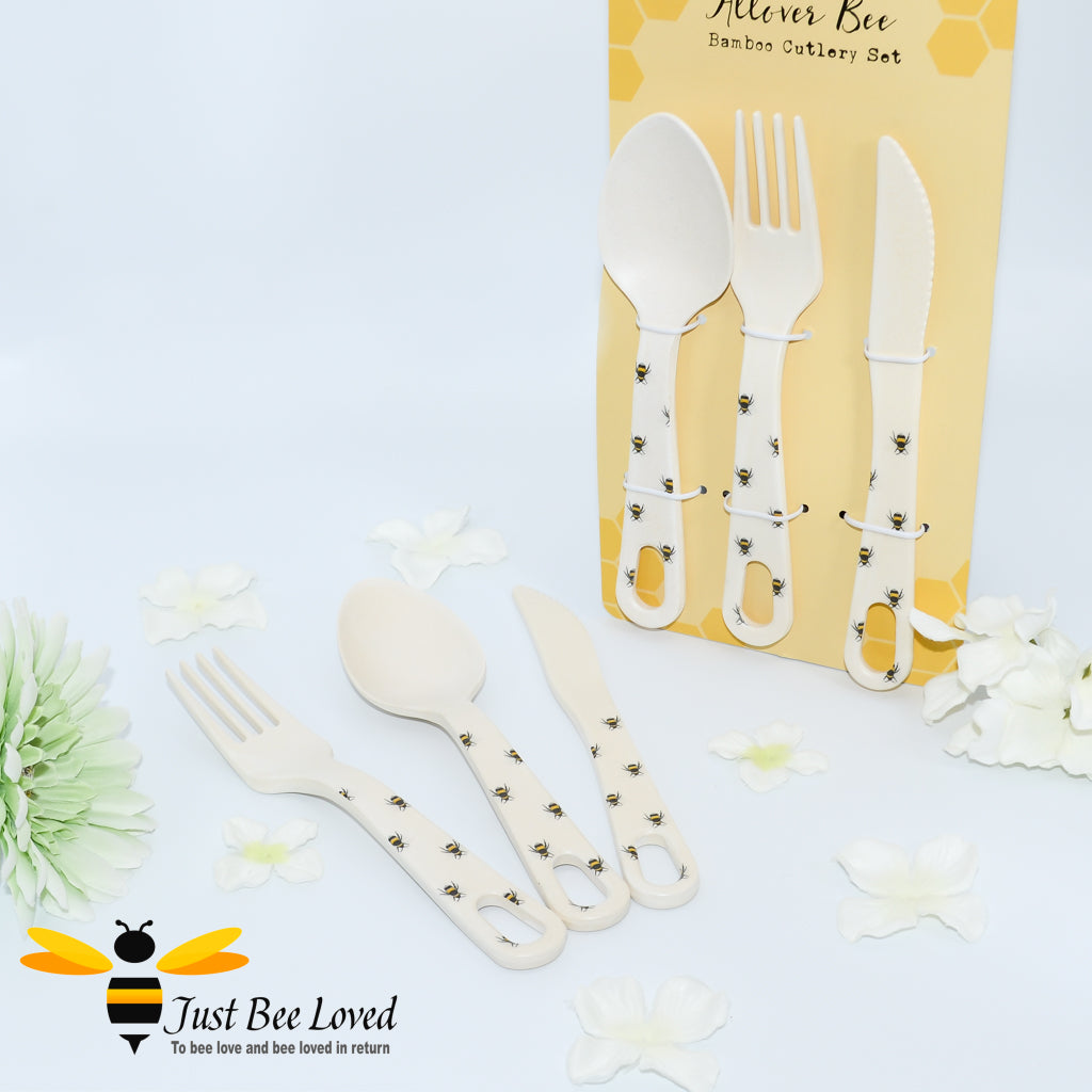 organic bamboo cutlery set featuring an all over design of bumblebees.