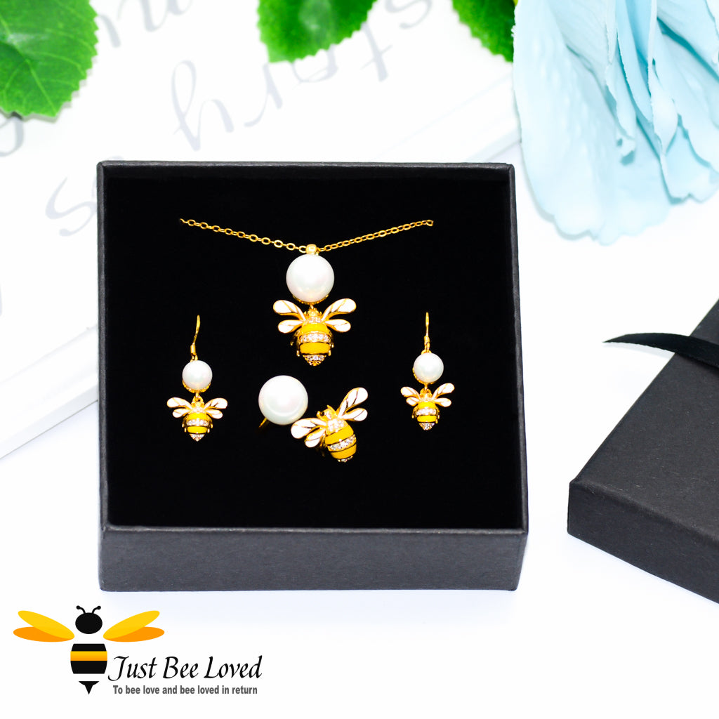 Sterling Silver 925 gold plated Freshwater Pearl & Bee 3-piece jewellery set featuring matching ring, necklace and earrings