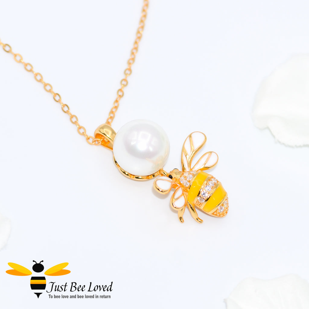 Sterling Silver 925 gold plated Freshwater Pearl & Bee necklace