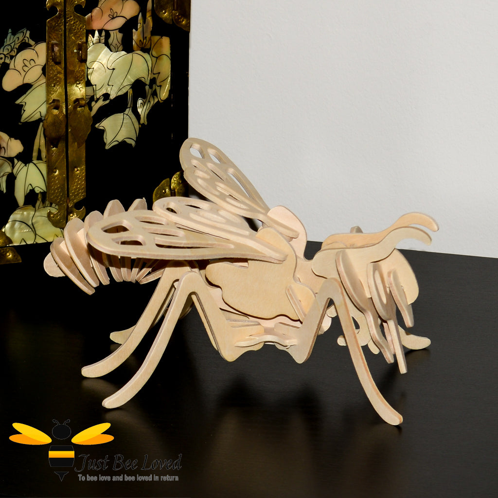 Wooden 3D bee DIY Puzzle model kit