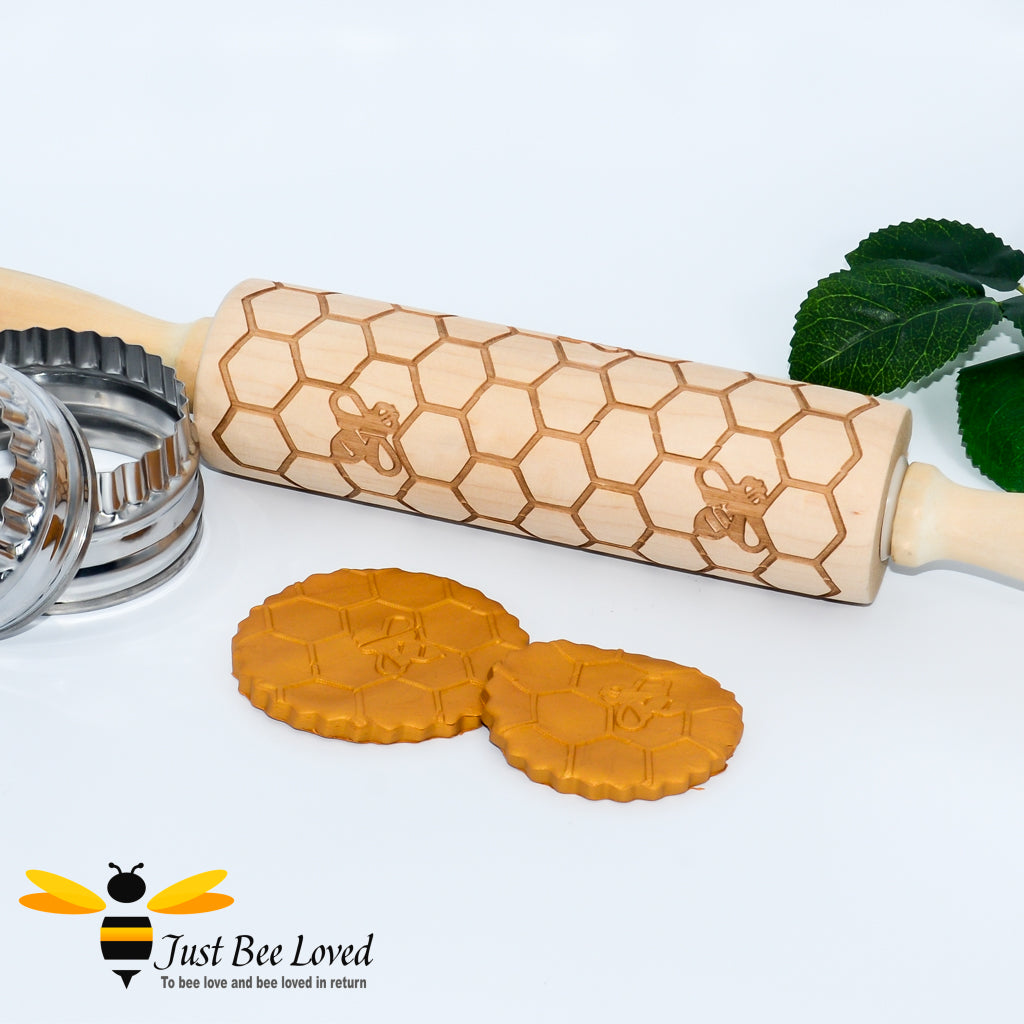 Bees and honeycomb embossed cookie dough pastry rolling pin