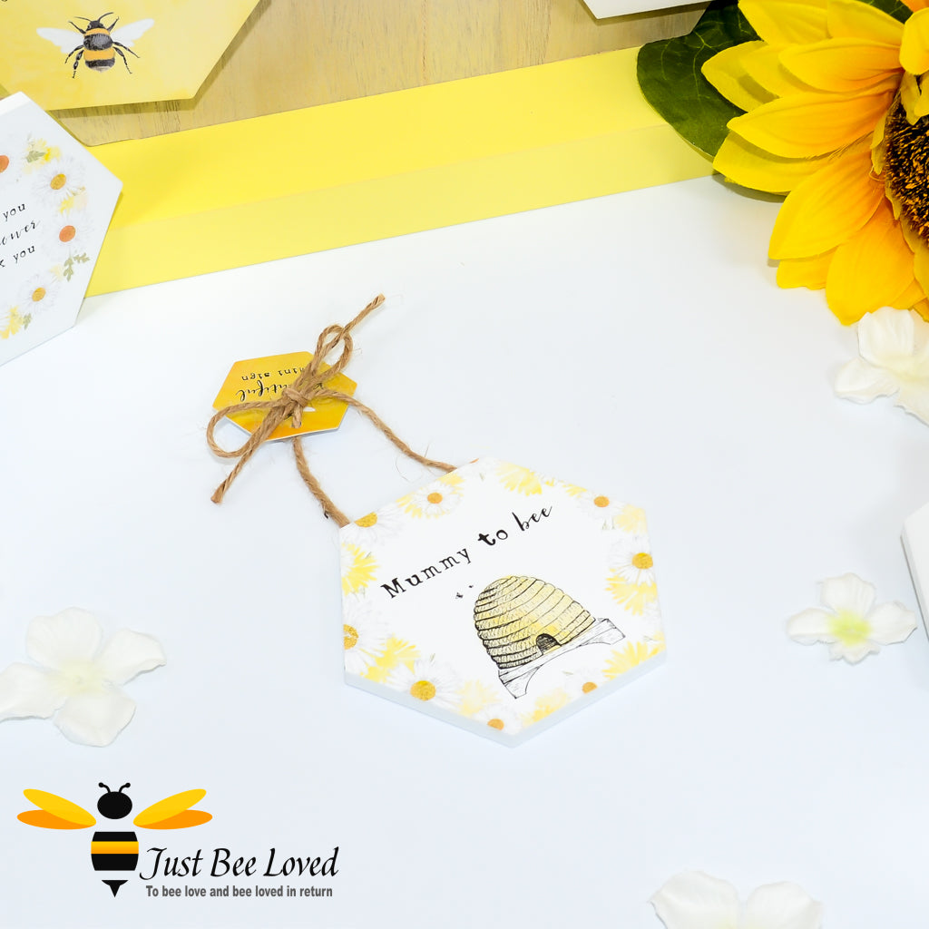 Bee themed hexagonal shaped wooden mini sign with "mummy to bee" text.