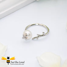 Load image into Gallery viewer, Sterling Silver 925 White pearl &amp; Silver Bee Open ring, platinum plated.