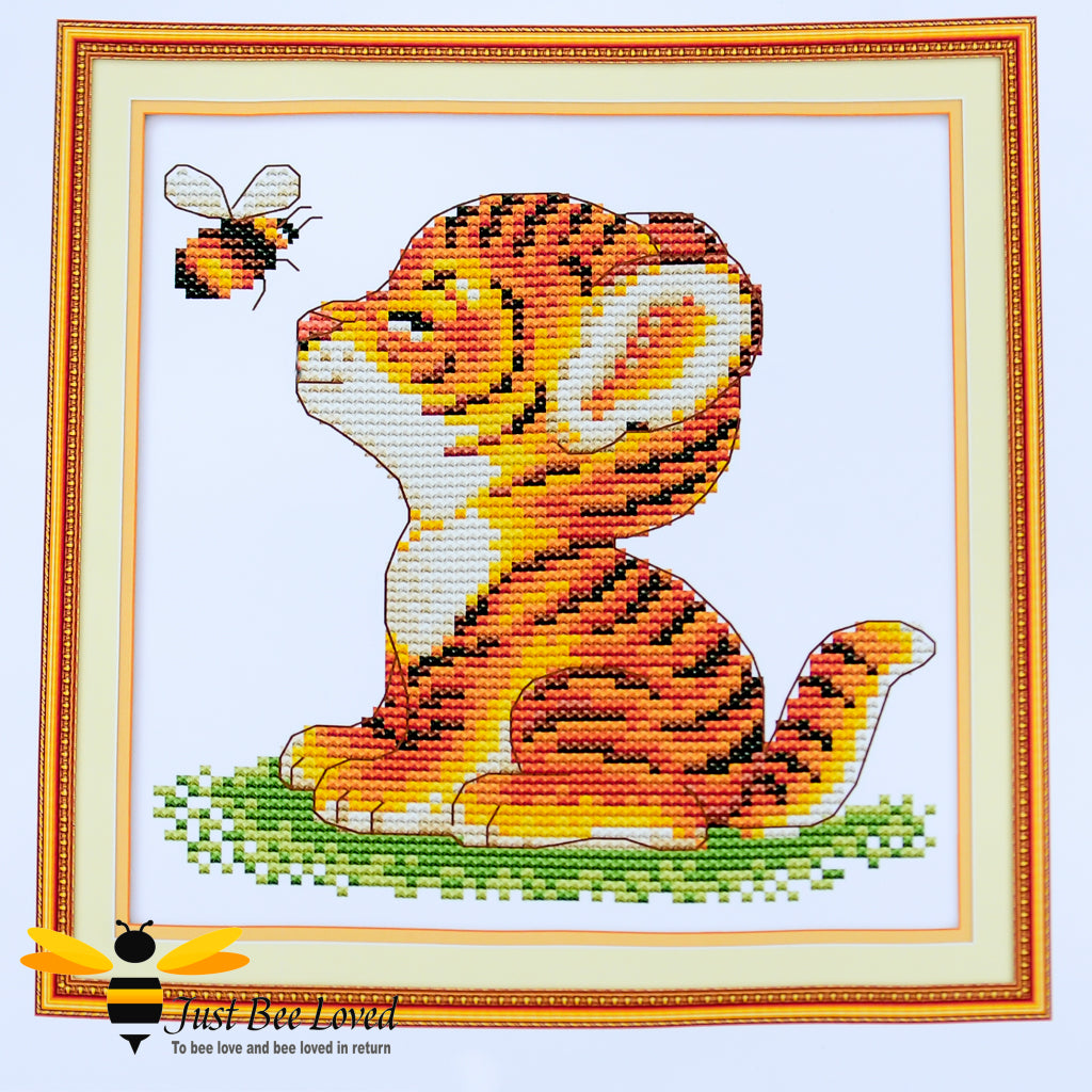 flying bumblebee and a baby tiger, this 14 count cross stitch embroidery full kit is suitable for beginners, children and adults. 