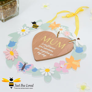 Wooden mum wreath plaque with sentimental verse with carved bee, daisy flowers