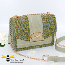 Load image into Gallery viewer, Woven faux leather handbag with gold bee decoration in green colour
